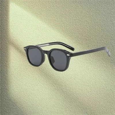 Veľké slnečné okuliare pre malé tváre